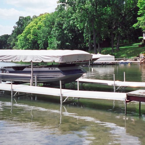 Boat Lift and two sided access.